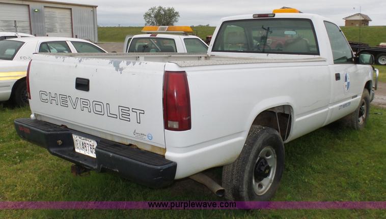 image for item AQ9702 2000 Chevrolet 2500 pickup truck