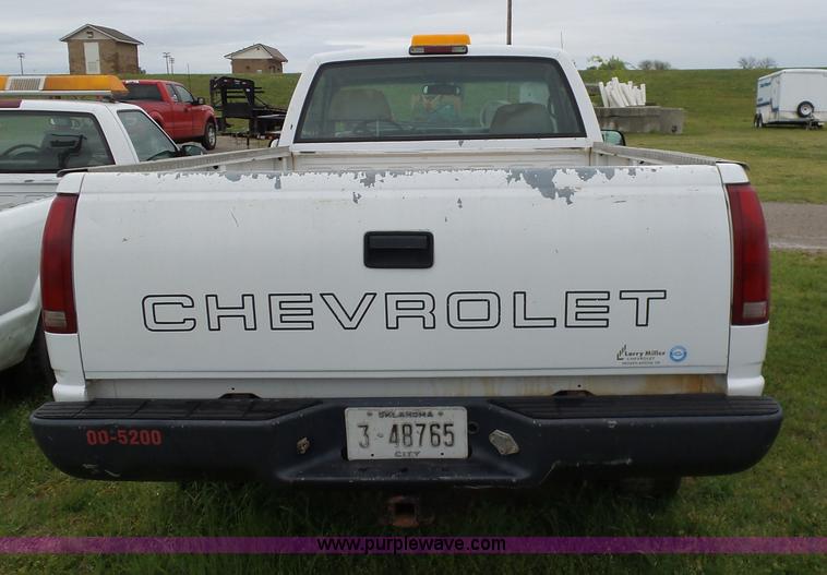 image for item AQ9702 2000 Chevrolet 2500 pickup truck