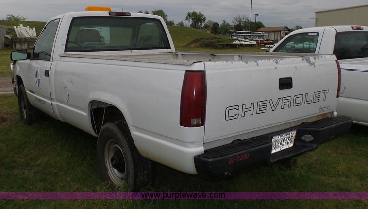 image for item AQ9702 2000 Chevrolet 2500 pickup truck