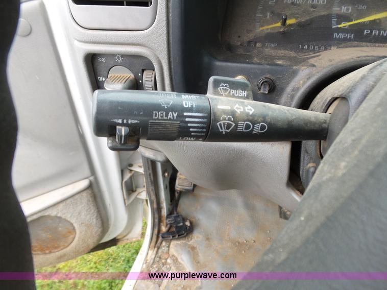 image for item AQ9702 2000 Chevrolet 2500 pickup truck