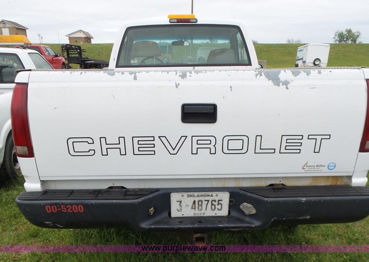 image for item AQ9702 2000 Chevrolet 2500 pickup truck