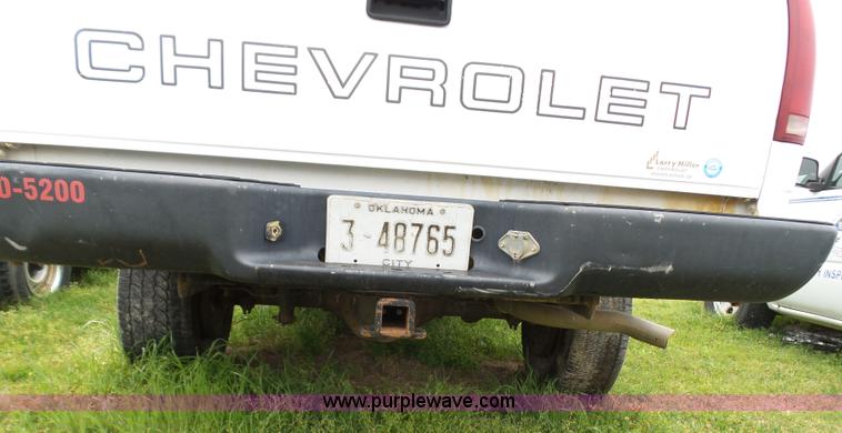 image for item AQ9702 2000 Chevrolet 2500 pickup truck