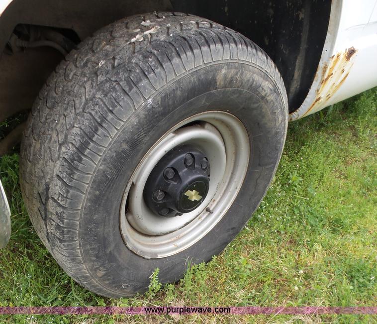 image for item AQ9702 2000 Chevrolet 2500 pickup truck