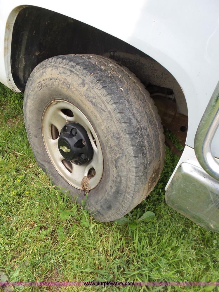 image for item AQ9702 2000 Chevrolet 2500 pickup truck