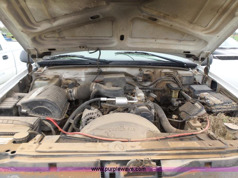 image for item AQ9702 2000 Chevrolet 2500 pickup truck