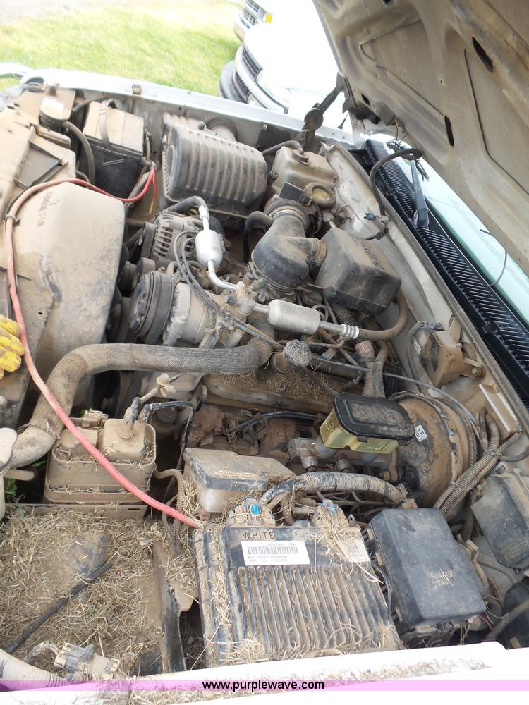 image for item AQ9702 2000 Chevrolet 2500 pickup truck