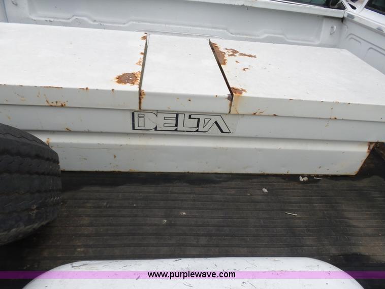 image for item AQ9703 2000 Chevrolet S10 pickup truck