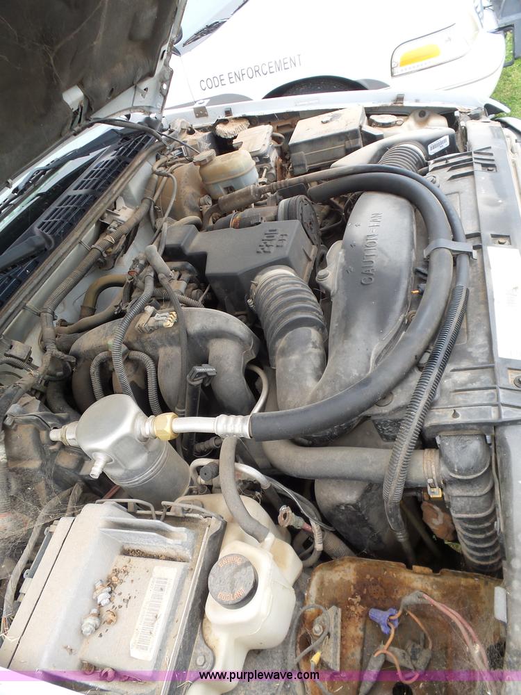 image for item AQ9703 2000 Chevrolet S10 pickup truck