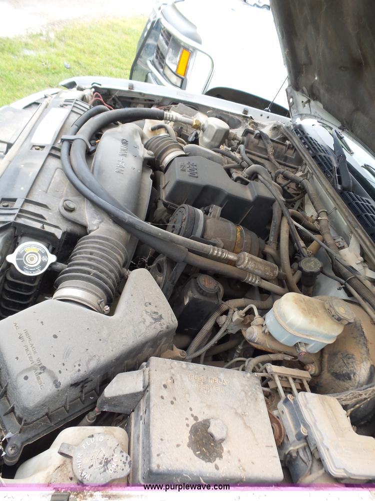 image for item AQ9703 2000 Chevrolet S10 pickup truck