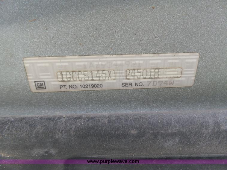 image for item AQ9703 2000 Chevrolet S10 pickup truck