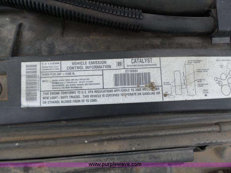 image for item AQ9703 2000 Chevrolet S10 pickup truck