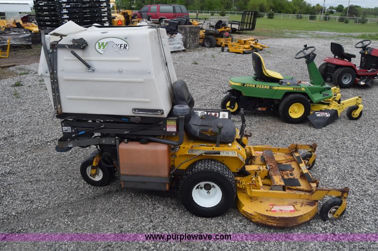 image for item BF9979 2000 Walker MDDGHS lawn mower