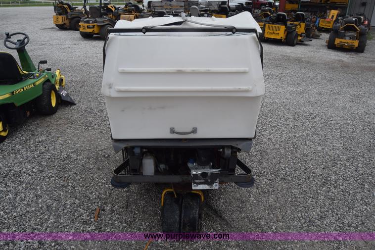 image for item BF9979 2000 Walker MDDGHS lawn mower