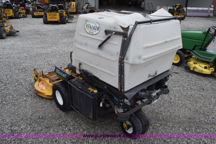 image for item BF9979 2000 Walker MDDGHS lawn mower