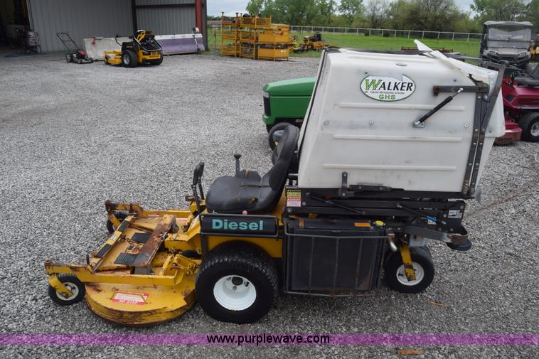 image for item BF9979 2000 Walker MDDGHS lawn mower