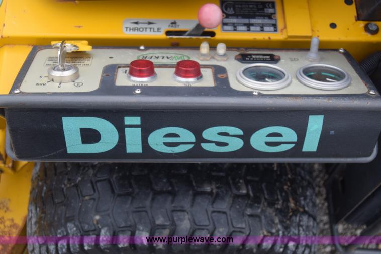 image for item BF9979 2000 Walker MDDGHS lawn mower