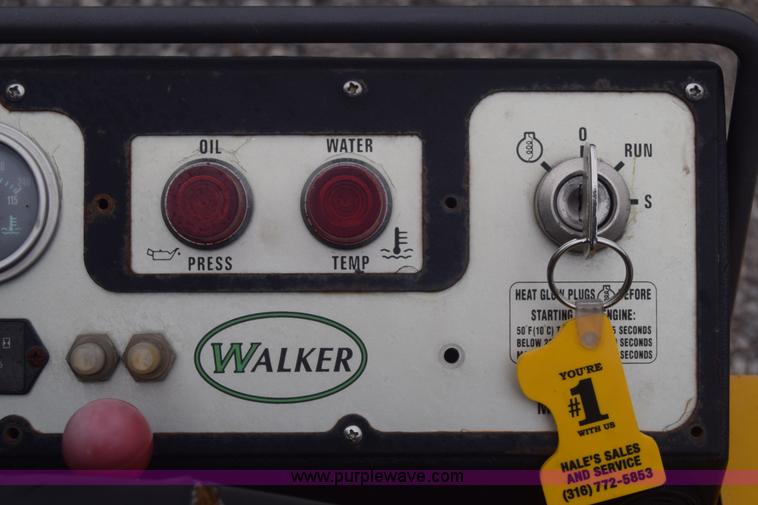 image for item BF9979 2000 Walker MDDGHS lawn mower