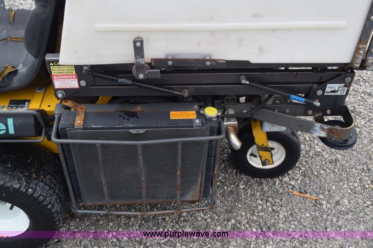 image for item BF9979 2000 Walker MDDGHS lawn mower