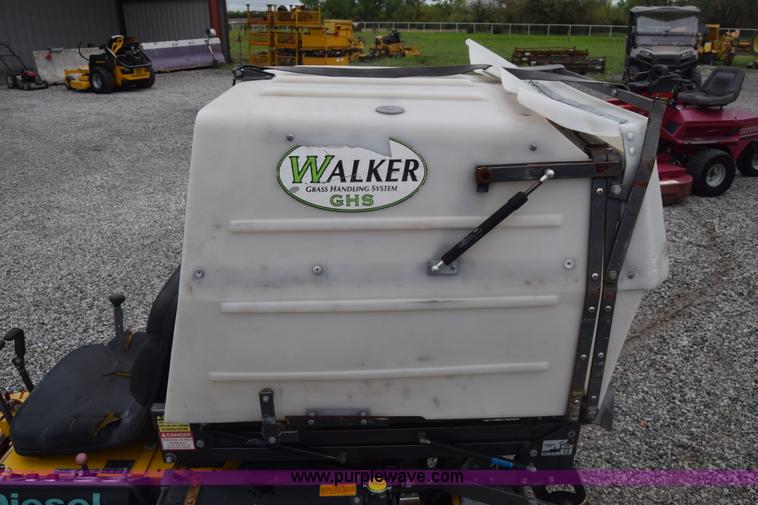 image for item BF9979 2000 Walker MDDGHS lawn mower