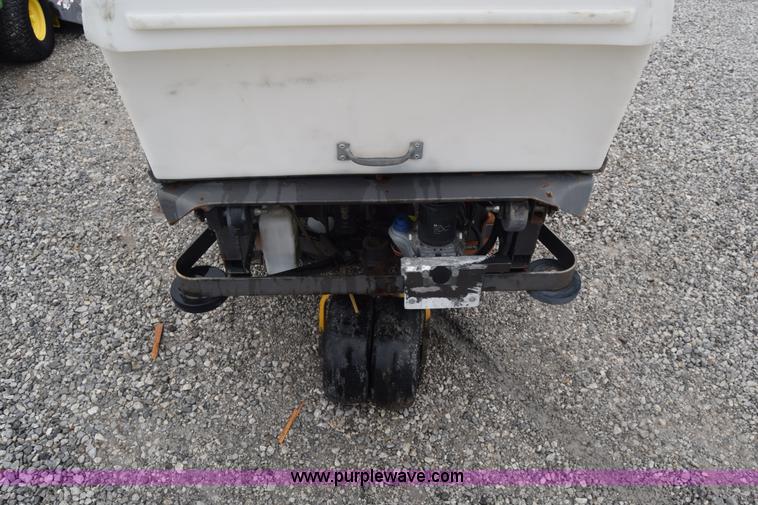 image for item BF9979 2000 Walker MDDGHS lawn mower