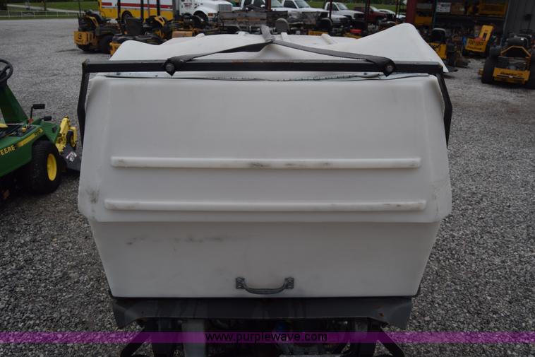 image for item BF9979 2000 Walker MDDGHS lawn mower