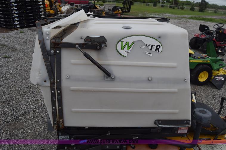 image for item BF9979 2000 Walker MDDGHS lawn mower