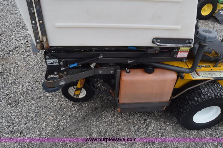 image for item BF9979 2000 Walker MDDGHS lawn mower