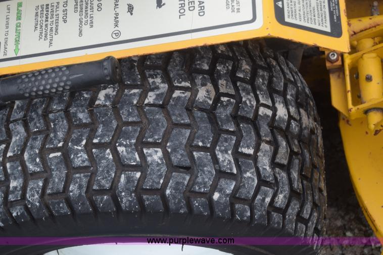 image for item BF9979 2000 Walker MDDGHS lawn mower