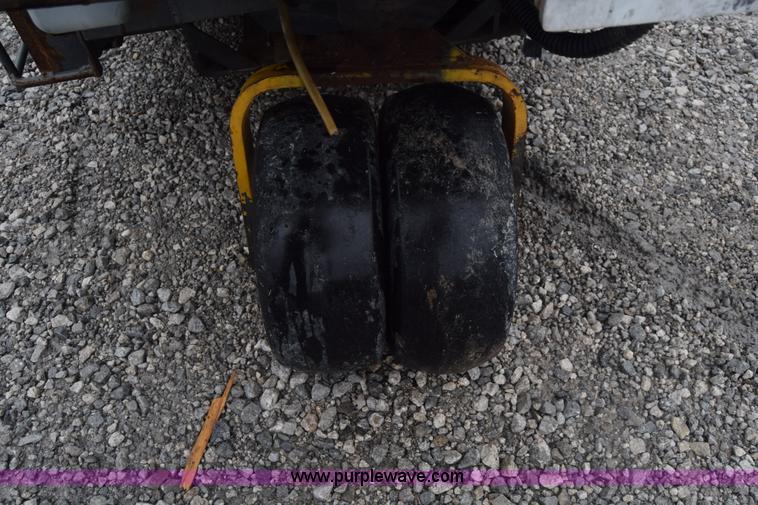 image for item BF9979 2000 Walker MDDGHS lawn mower