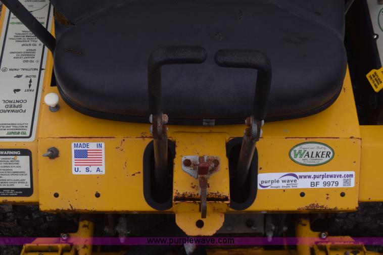 image for item BF9979 2000 Walker MDDGHS lawn mower