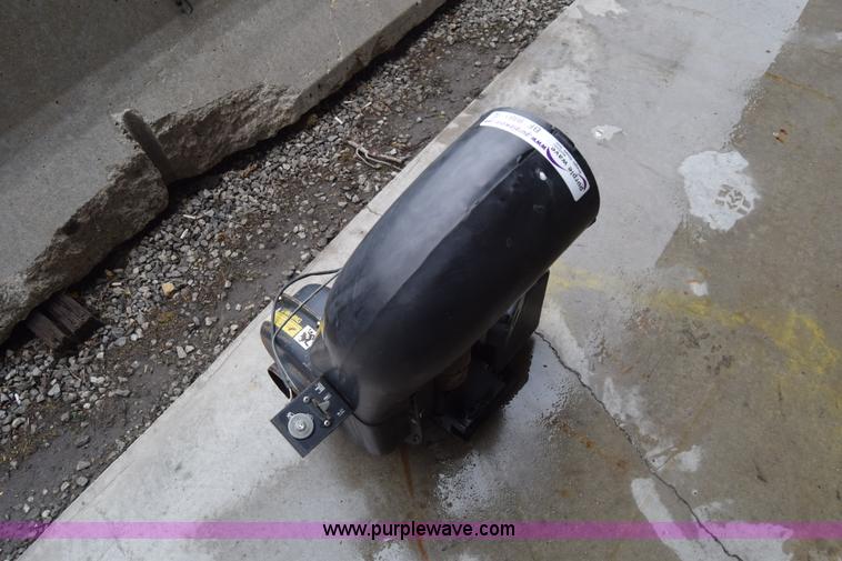 image for item BF9981 John Deere blower gas engine assembly