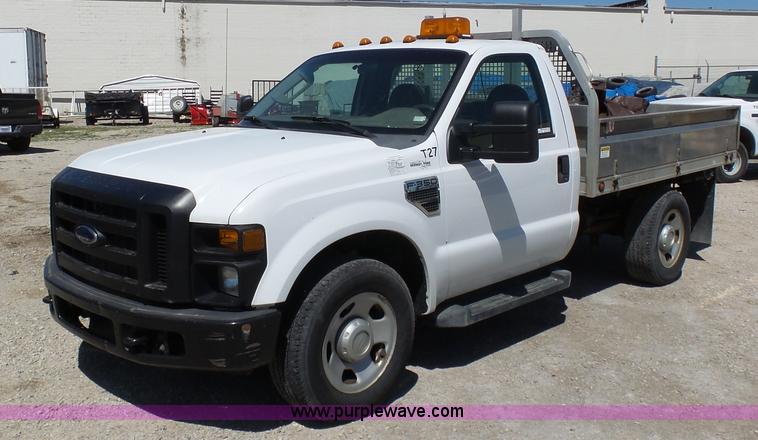 image for item BS9724 2008 Ford F350 Super Duty flatbed pickup truck