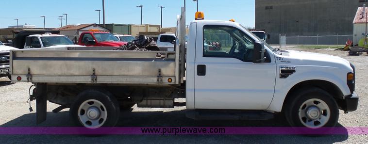 image for item BS9724 2008 Ford F350 Super Duty flatbed pickup truck