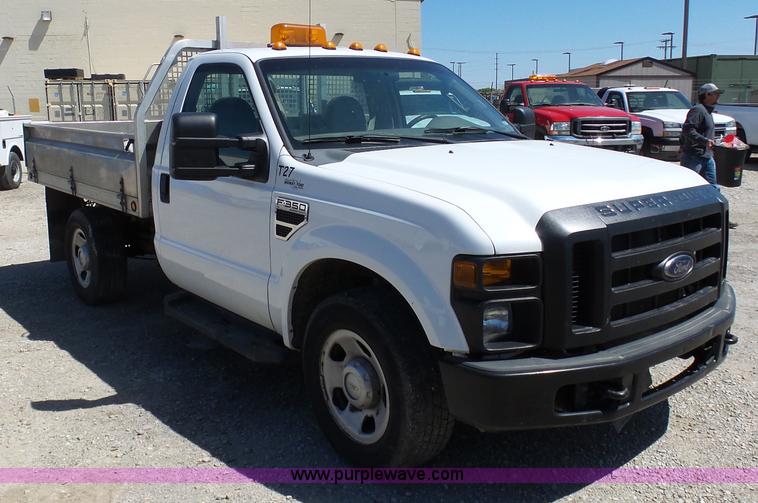 image for item BS9724 2008 Ford F350 Super Duty flatbed pickup truck