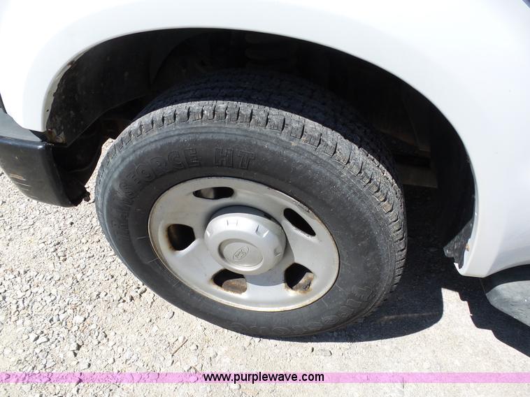 image for item BS9724 2008 Ford F350 Super Duty flatbed pickup truck