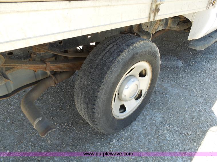 image for item BS9724 2008 Ford F350 Super Duty flatbed pickup truck