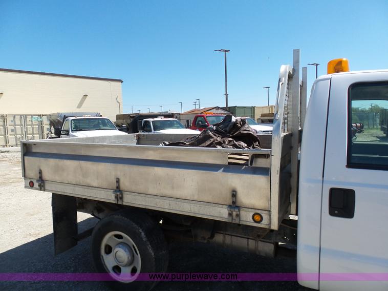 image for item BS9724 2008 Ford F350 Super Duty flatbed pickup truck