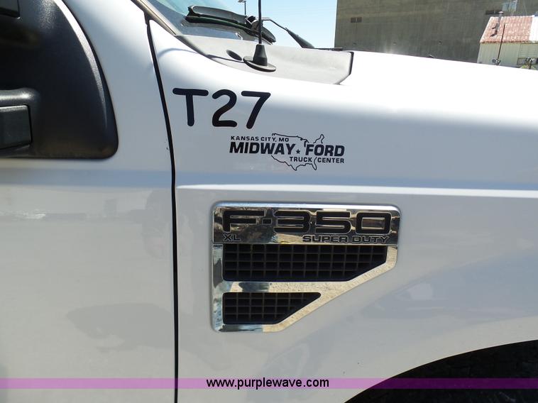 image for item BS9724 2008 Ford F350 Super Duty flatbed pickup truck
