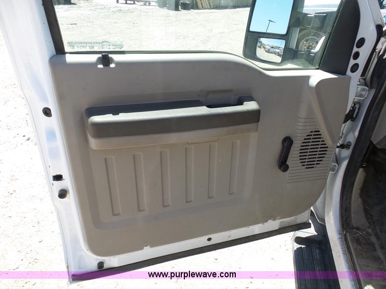 image for item BS9724 2008 Ford F350 Super Duty flatbed pickup truck