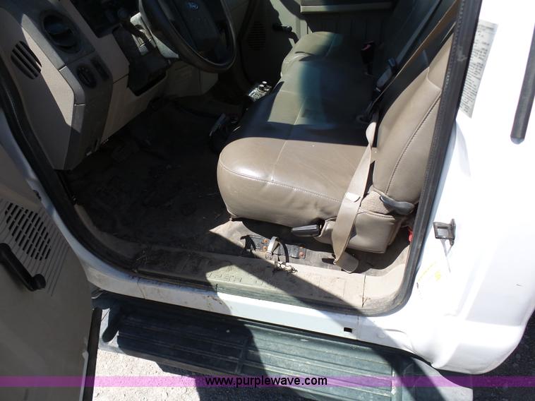 image for item BS9724 2008 Ford F350 Super Duty flatbed pickup truck