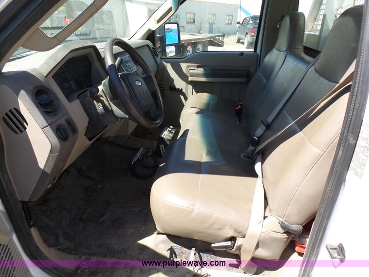 image for item BS9724 2008 Ford F350 Super Duty flatbed pickup truck