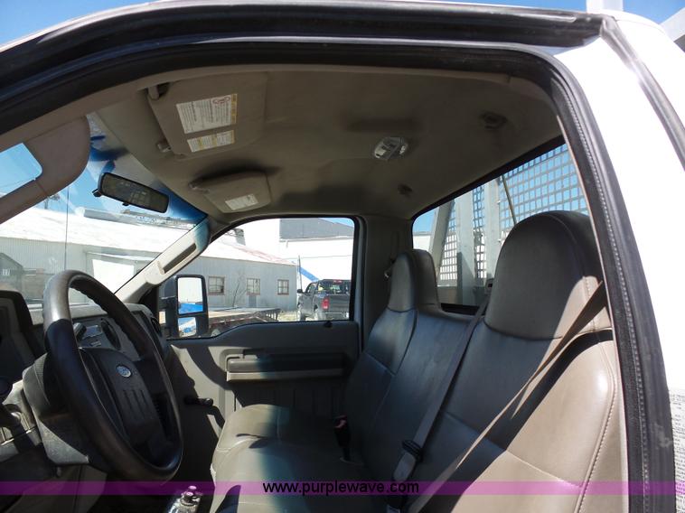 image for item BS9724 2008 Ford F350 Super Duty flatbed pickup truck