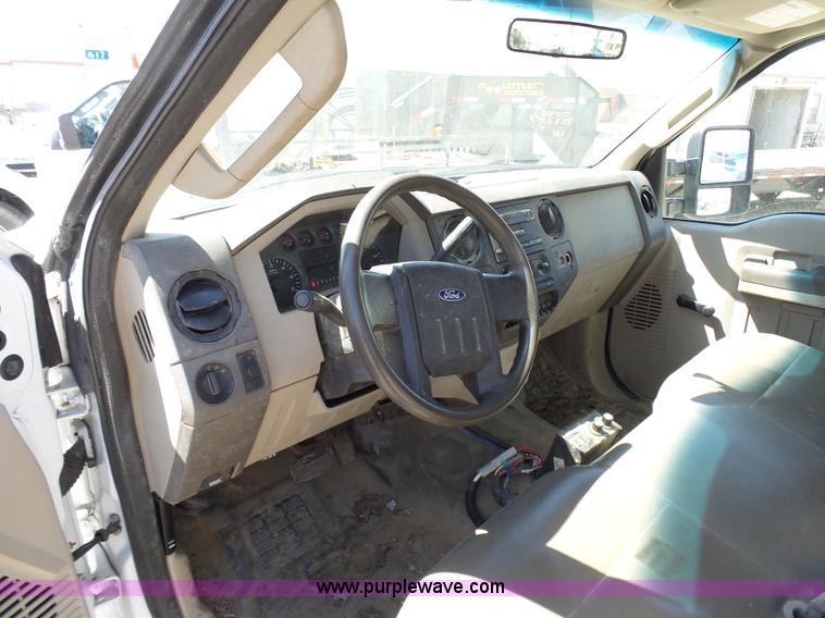 image for item BS9724 2008 Ford F350 Super Duty flatbed pickup truck