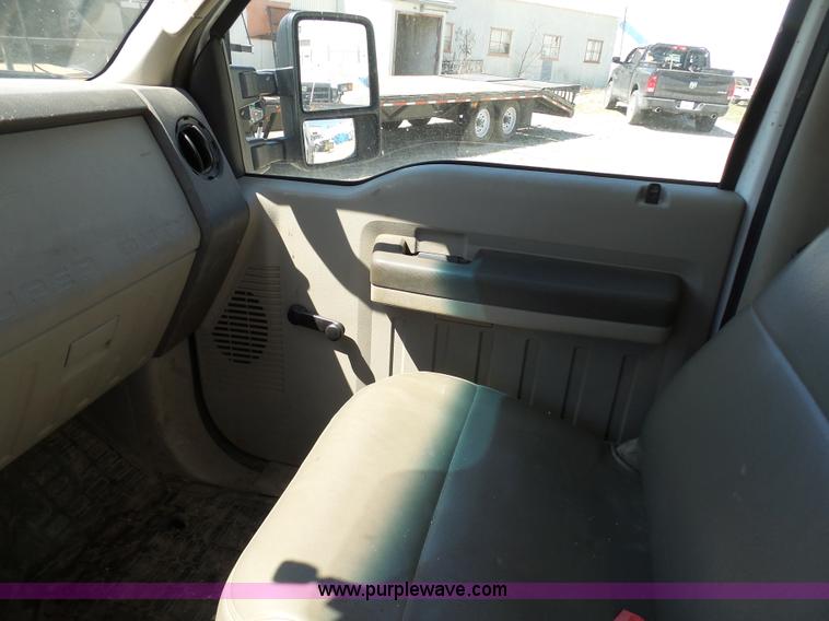 image for item BS9724 2008 Ford F350 Super Duty flatbed pickup truck