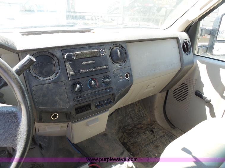 image for item BS9724 2008 Ford F350 Super Duty flatbed pickup truck