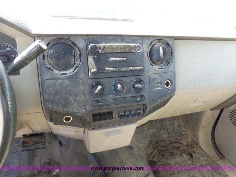 image for item BS9724 2008 Ford F350 Super Duty flatbed pickup truck