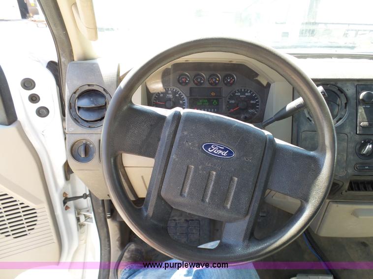 image for item BS9724 2008 Ford F350 Super Duty flatbed pickup truck