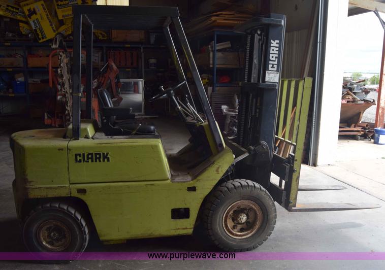 image for item BW9421 Clark C500-Y50 forklift