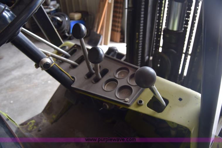 image for item BW9421 Clark C500-Y50 forklift