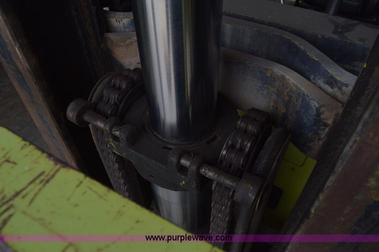 image for item BW9421 Clark C500-Y50 forklift